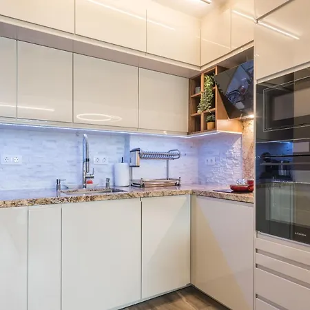 B - Lifestyle Saints Constantine and Helena