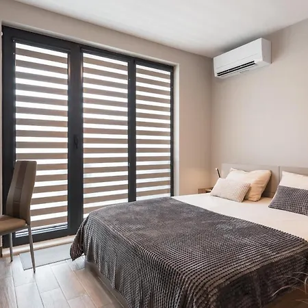 B - Lifestyle Apartment *