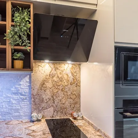 B - Lifestyle セインツ・コンスタンティン＆ヘレナ